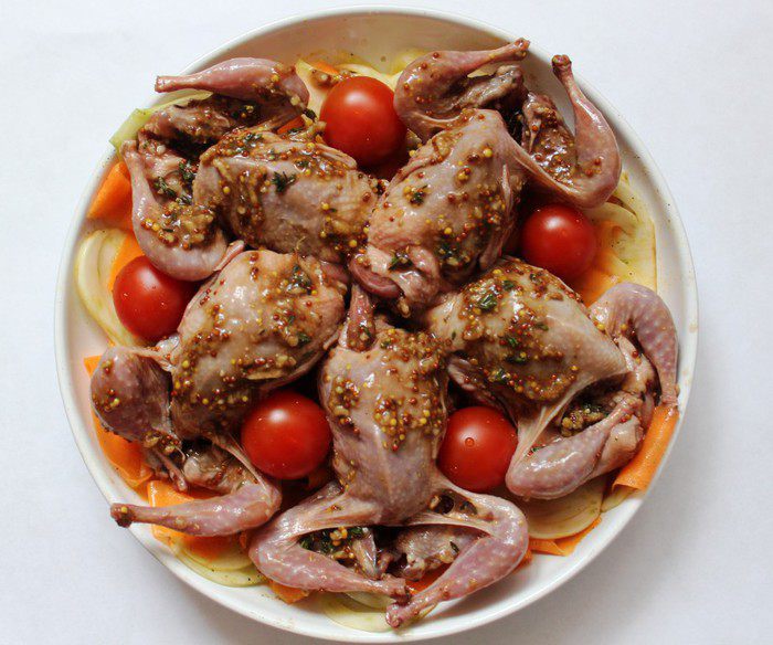 Запеченные перепела с фенхелем и морковью