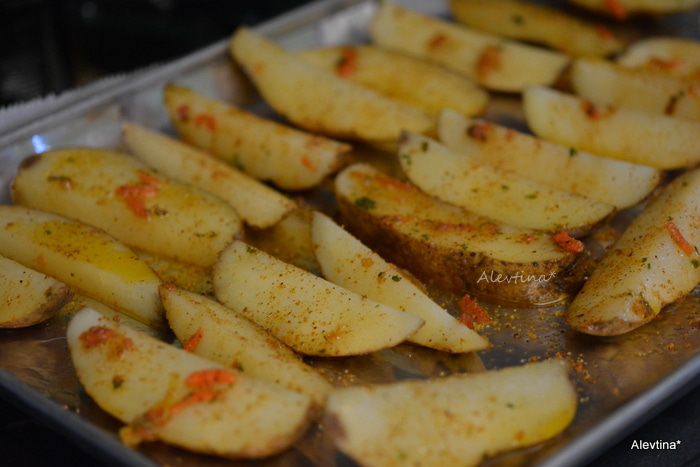 Картофельные дольки в специях