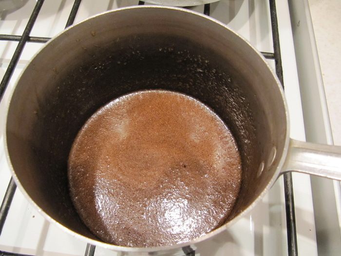 Сдобный хлеб с персиком и карамелью
