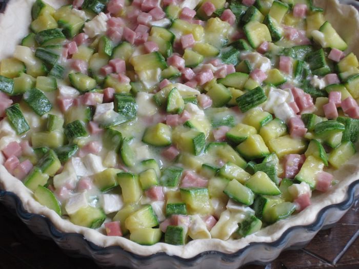 Кростата с ветчиной, цукини и сыром Бри