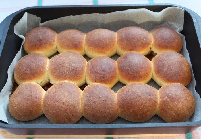 Ванильные сдобные булочки с джемом