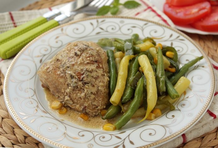 Курица в горчичном соусе с гарниром из фасоли
