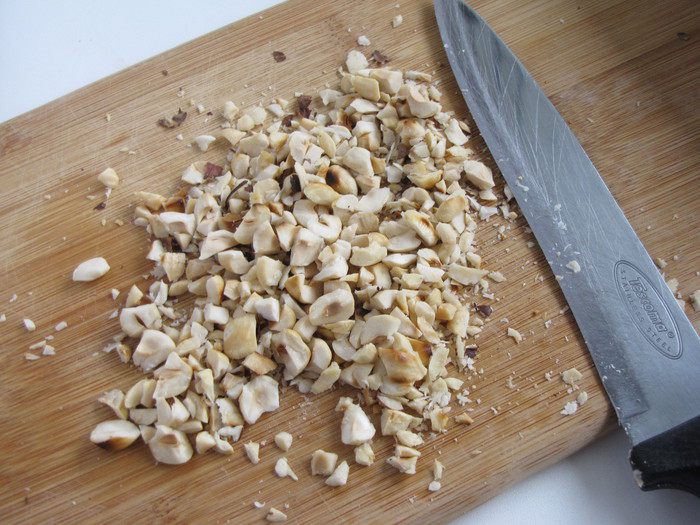 Форель, фаршированная грушами и орехами