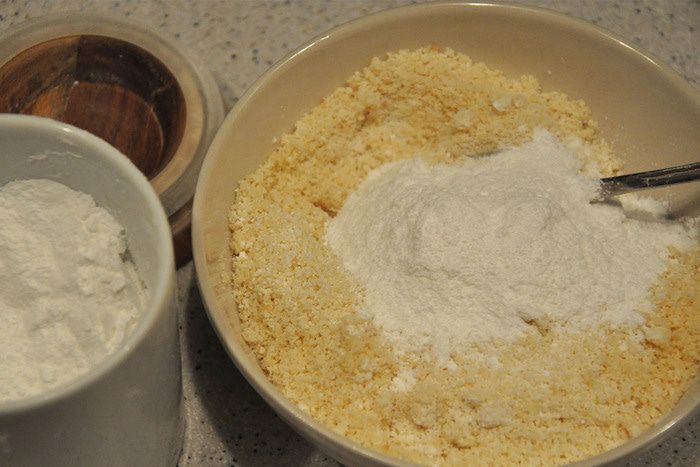 Конфетки с миндально-винной начинкой и кленовым сиропом