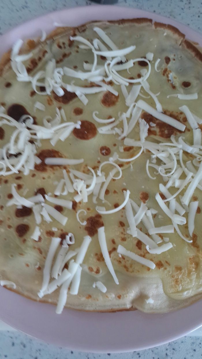 Блинный торт со шпинатом и сыром на завтрак