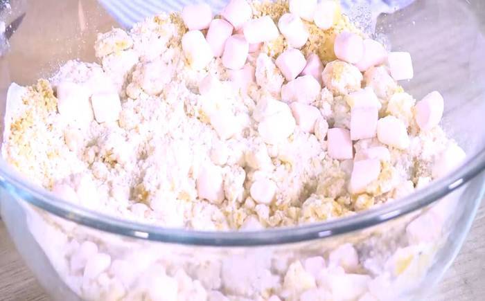 Маффины с зефиром и малиной 