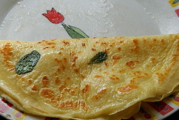 Медовые блины с манго и мятой