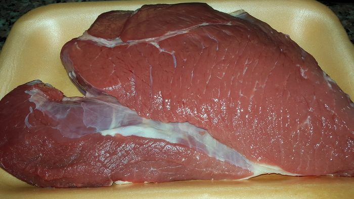 Телятина с розмарином и чесноком, запеченная в рукаве