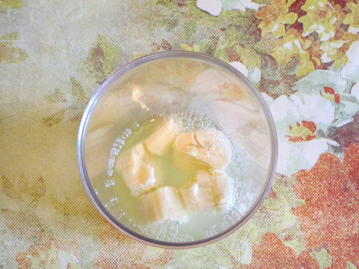 Коктейль из сыворотки с бананом и сиропом агавы