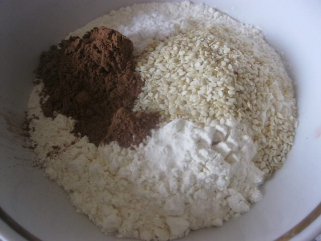 Шоколадное печенье с кунжутом