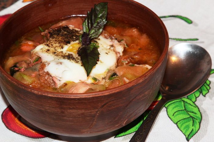 Чесночный суп с цукини и сухариками