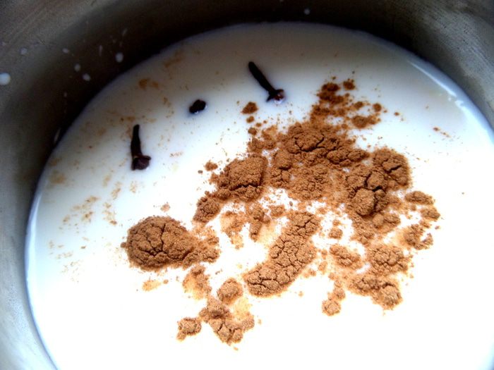 Согревающее молоко с пряностями