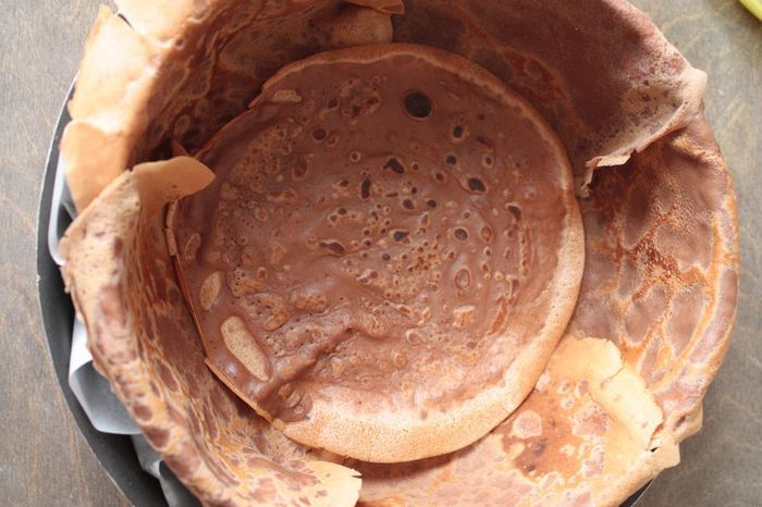 Муссовый торт с шоколадными блинами