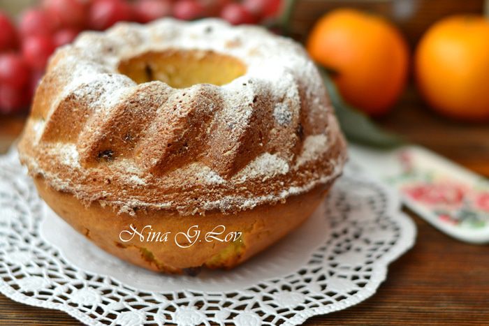 Пушистый ванильный кекс с миндалем и кусочками шоколада