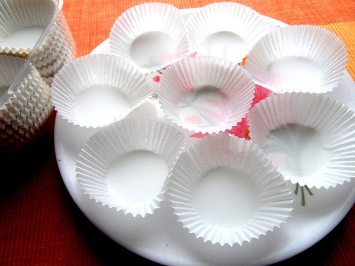 Шоколадные пирожные с фруктами