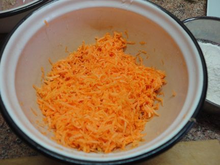 Нежная курочка с морковью
