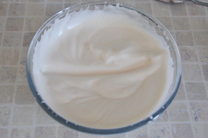 Шоколадный торт с кофейным кремом и хрустящими конфетками 