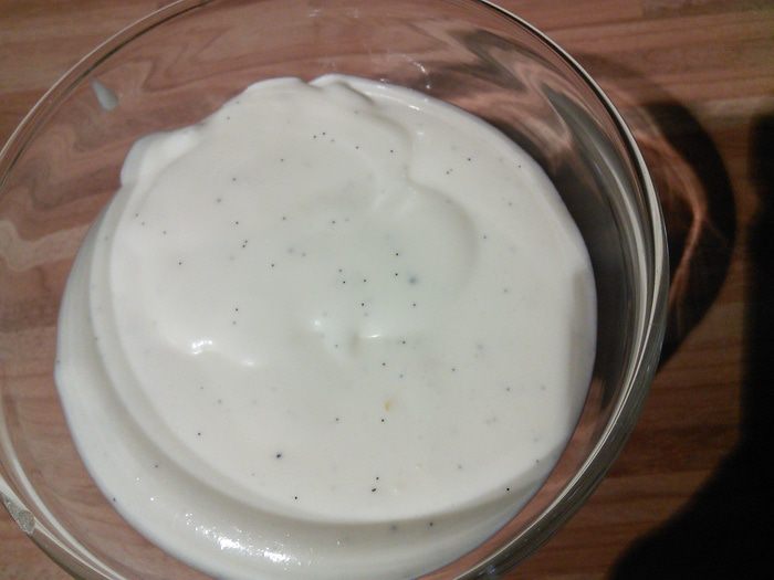 Шоколадные тарталетки с панна коттой и клубникой 