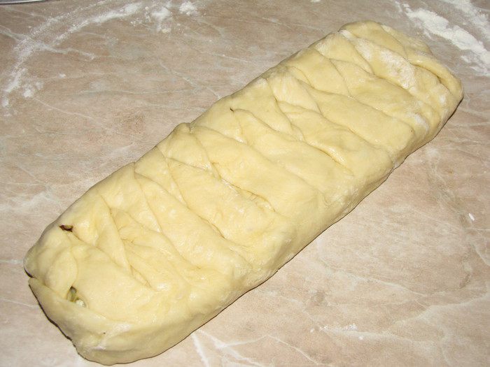 Летний пирог с лисичками и капустой