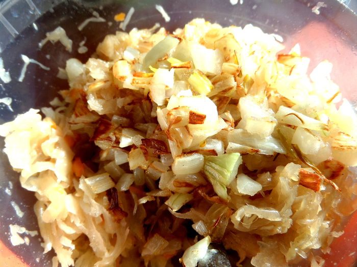 Пирог с капустой и черносливом