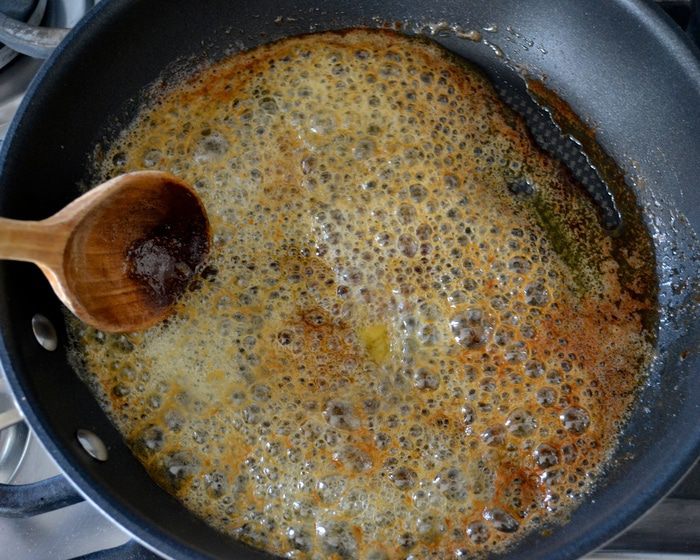 Блинный торт с бананами и шоколадным муссом