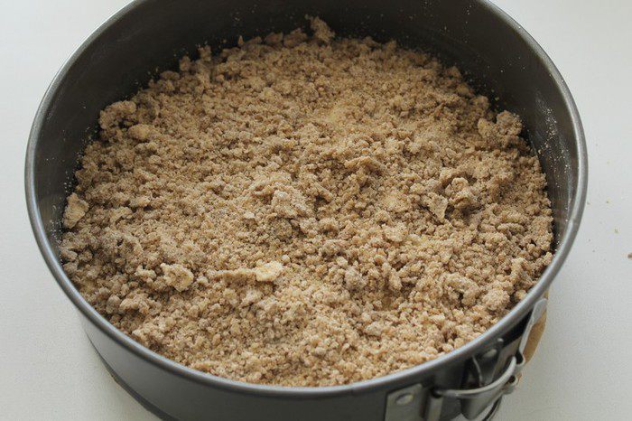 Кекс с яблоками и грецкими орехами