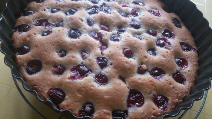 Бисквитные квадратики с черешней