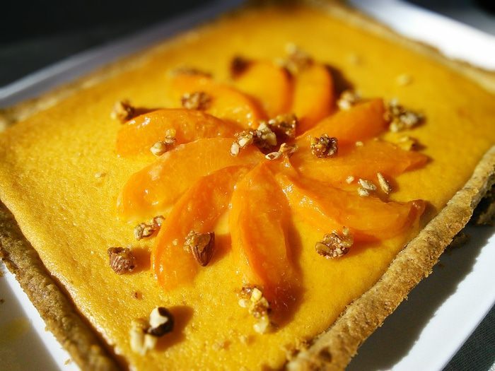 Ореховый тарт с персиковым курдом 