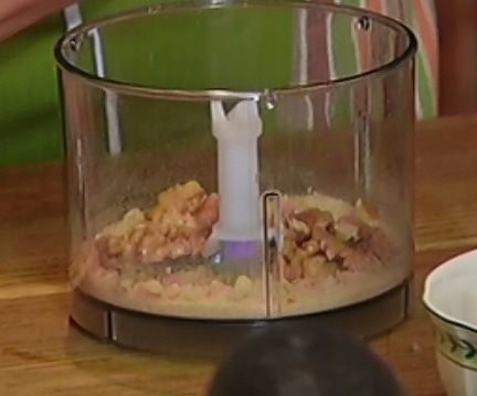 Биточки из тофу с зеленью и грецкими орехами 