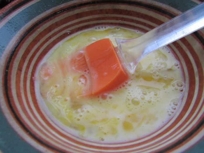 Хлеб с зеленью и красным перцем