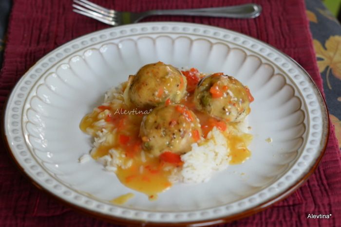 Фрикадельки с фисташками из индюшатины под апельсиновым соусом