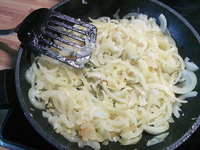 Луковый суп с хлебной корочкой 