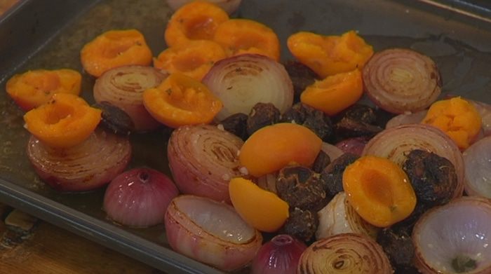 Утиные грудки с абрикосами