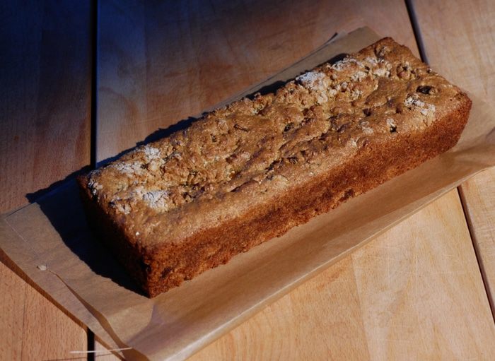 Домашний хлеб с отрубями, изюмом и курагой 