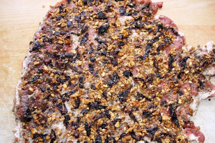 Мясной рулет с черносливом