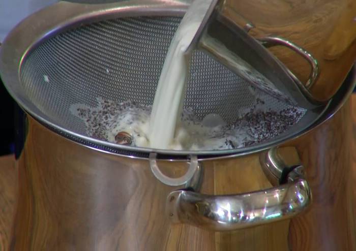 Сливочное парфе с инжирным соусом