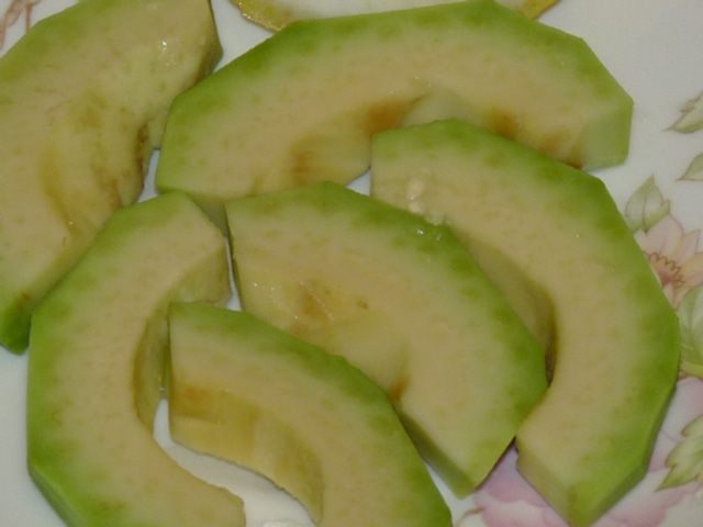 Салат с клубникой и хамоном для романтического ужина