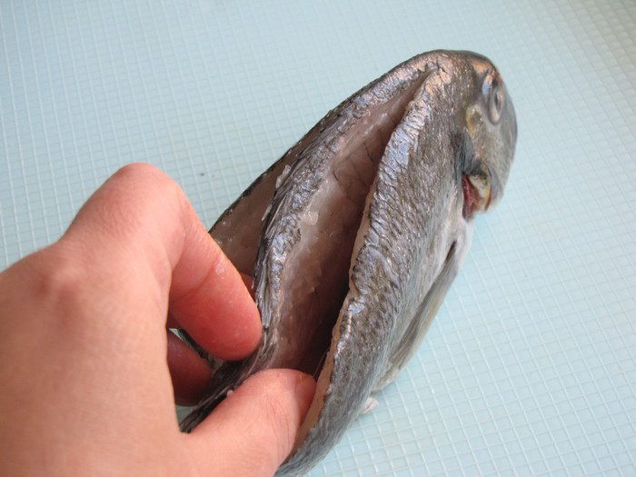 Дорада с начинкой из шпината