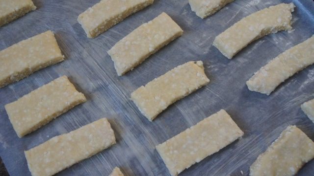 Творожное печенье с орехом 
