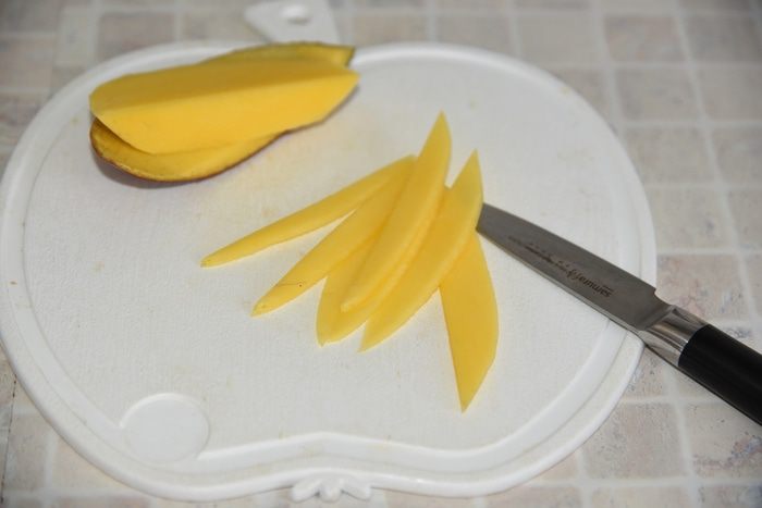 Шарлотта с манго