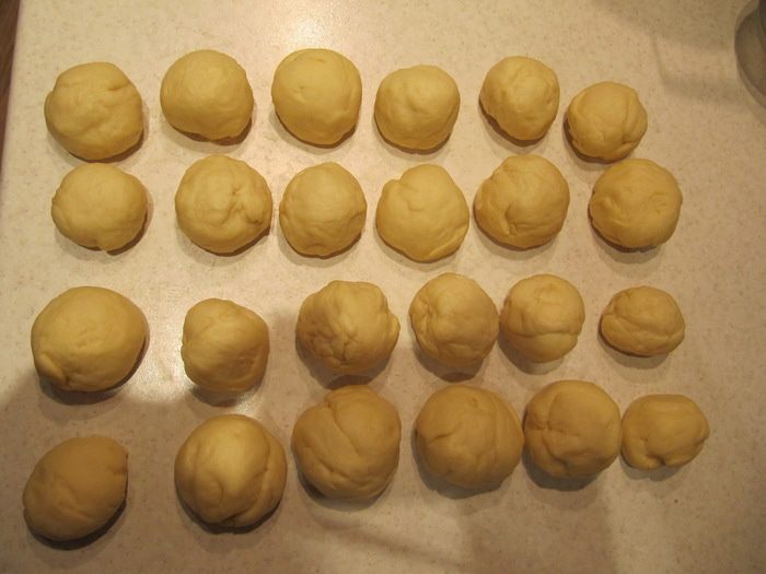 Сдобный хлеб с персиком и карамелью