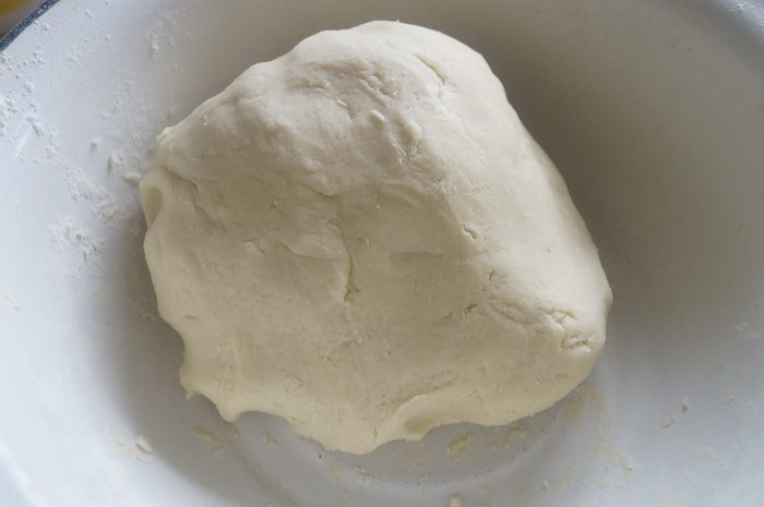 Пирог из творожного теста с яблоками