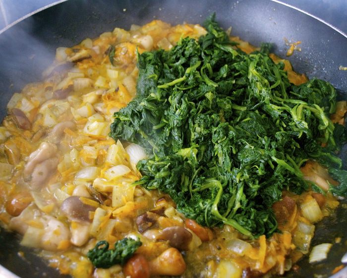 Жаркое из фаршированной курицы