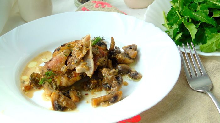 Курица в горчичном соусе с грибами 