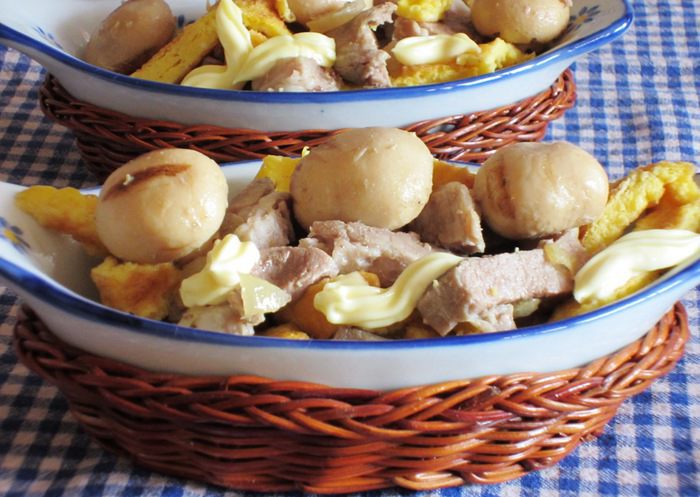 Мясной салат с омлетом