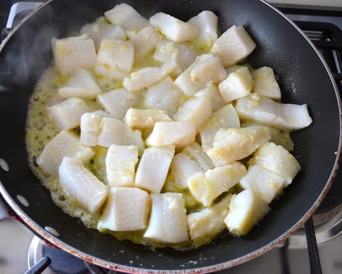 Рыба, тушенная с овощами
