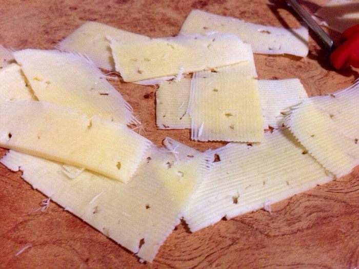 Слойка с мясом беконом и сыром