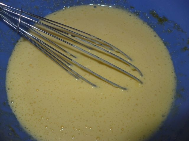 Шоколадный торт со взбитыми сливками