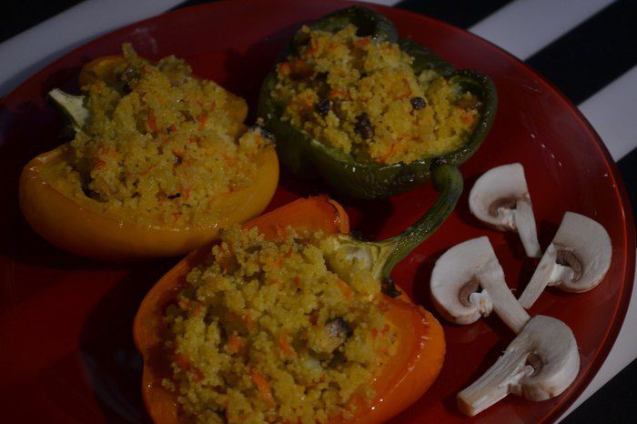 Перец, фаршированный кускусом и грибами