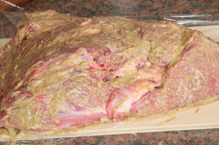 Свиная лопатка, запеченная в горчице
